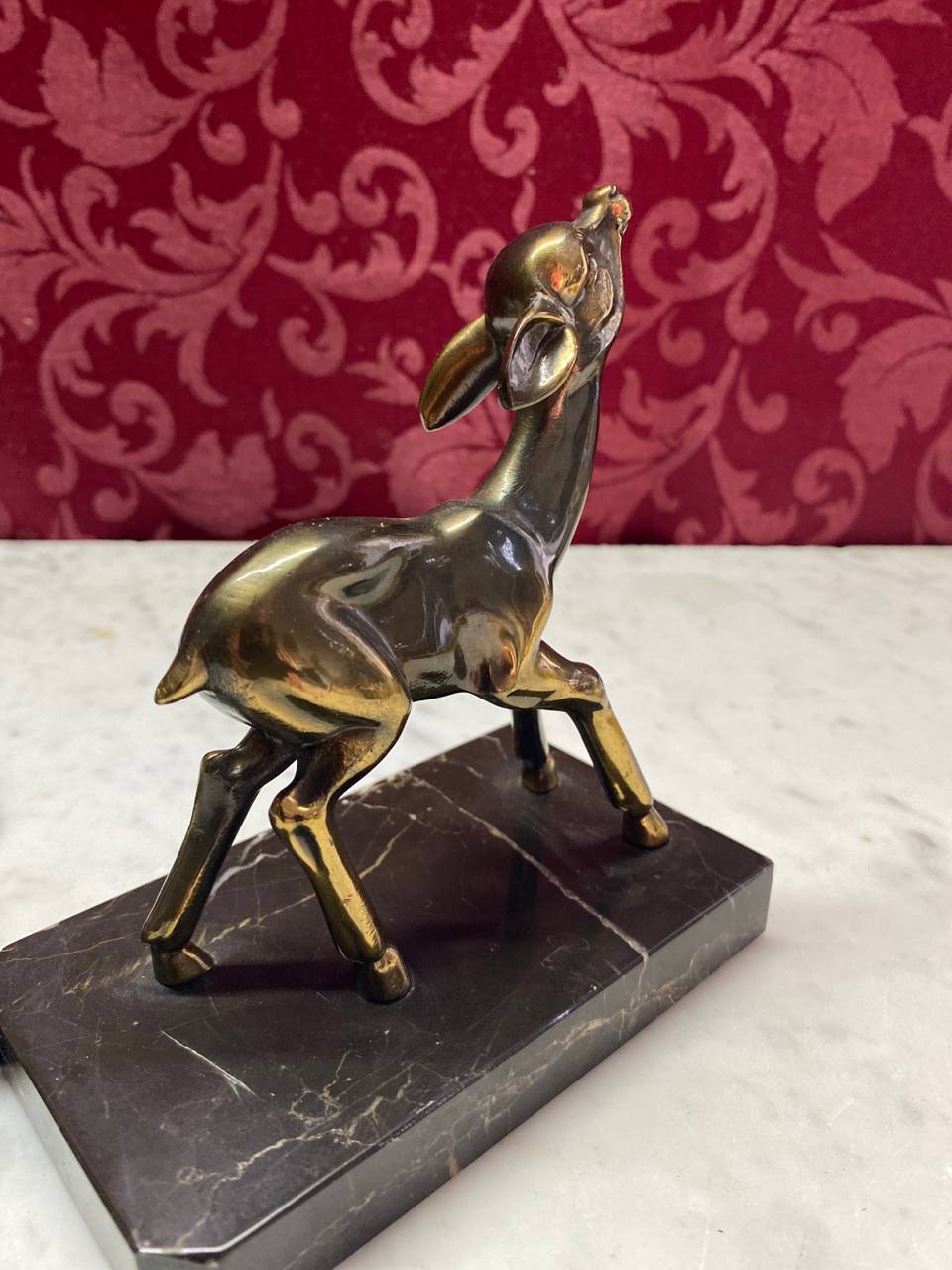 Faon en régule bronzé – détail tête renversée