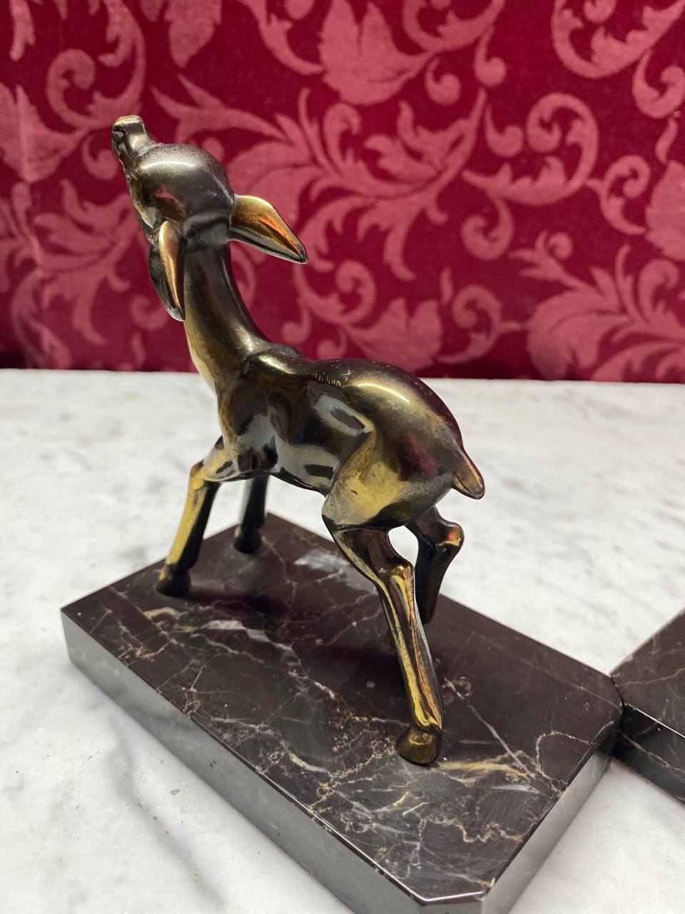 Faon en régule bronzé – vue de dos