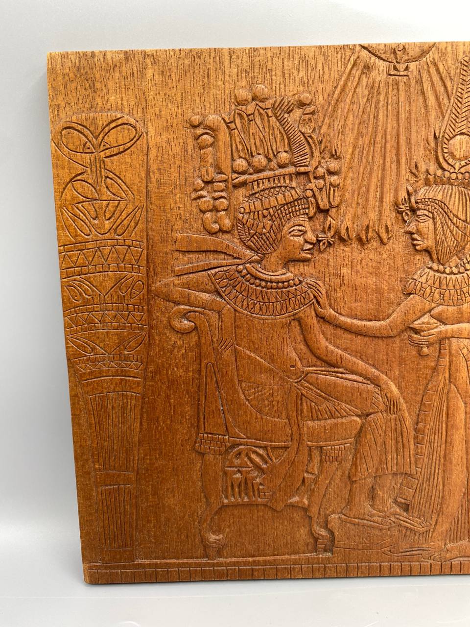 Détail pharaon coiffe cérémonielle et hiéroglyphes