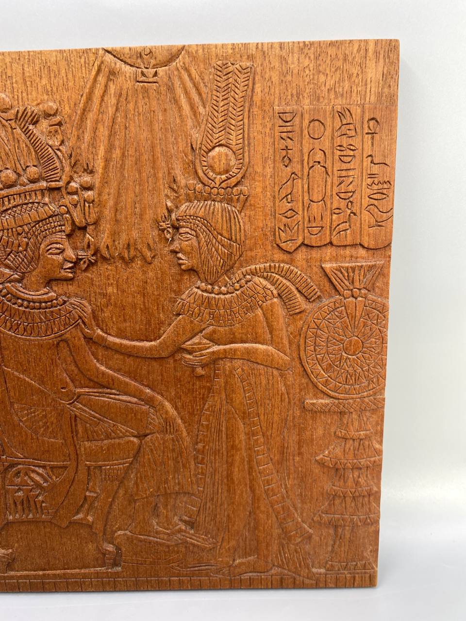 Détail reine et cartouches hiéroglyphes