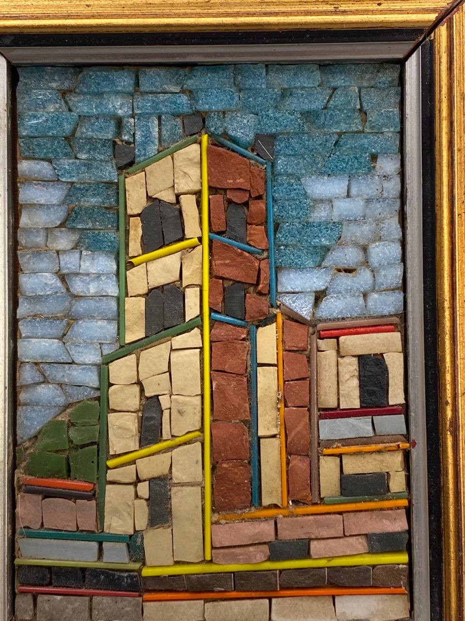 Détail tesselles pierres dures et lignes colorées