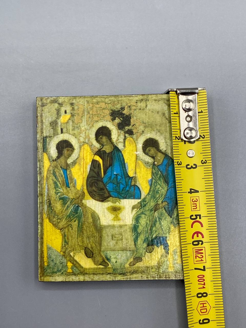 Icône miniature Trinité de Roublev, vue de face avec mètre
