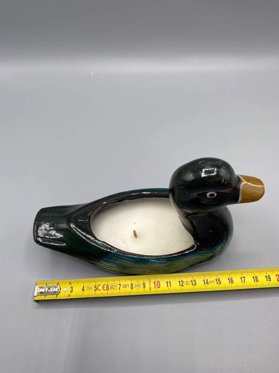 Canard colvert avec mètre ruban, longueur environ 19 cm