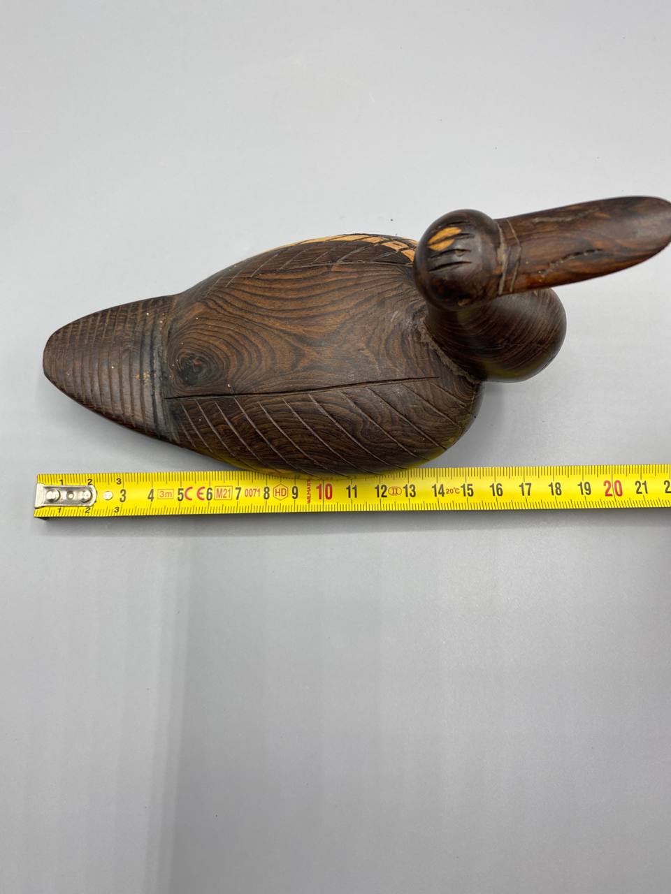 Sculpture oiseau avec mètre ruban, longueur environ 20 cm