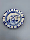 Cendrier Delft Blue, vue de dessus, moulin à vent et sabot en relief