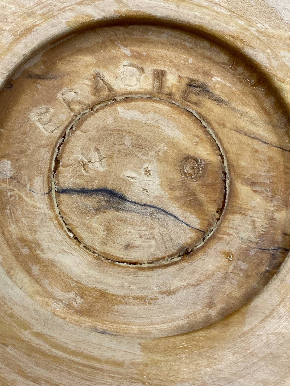 Boîte ouverte vue de dessus, diamètre environ 16 cm