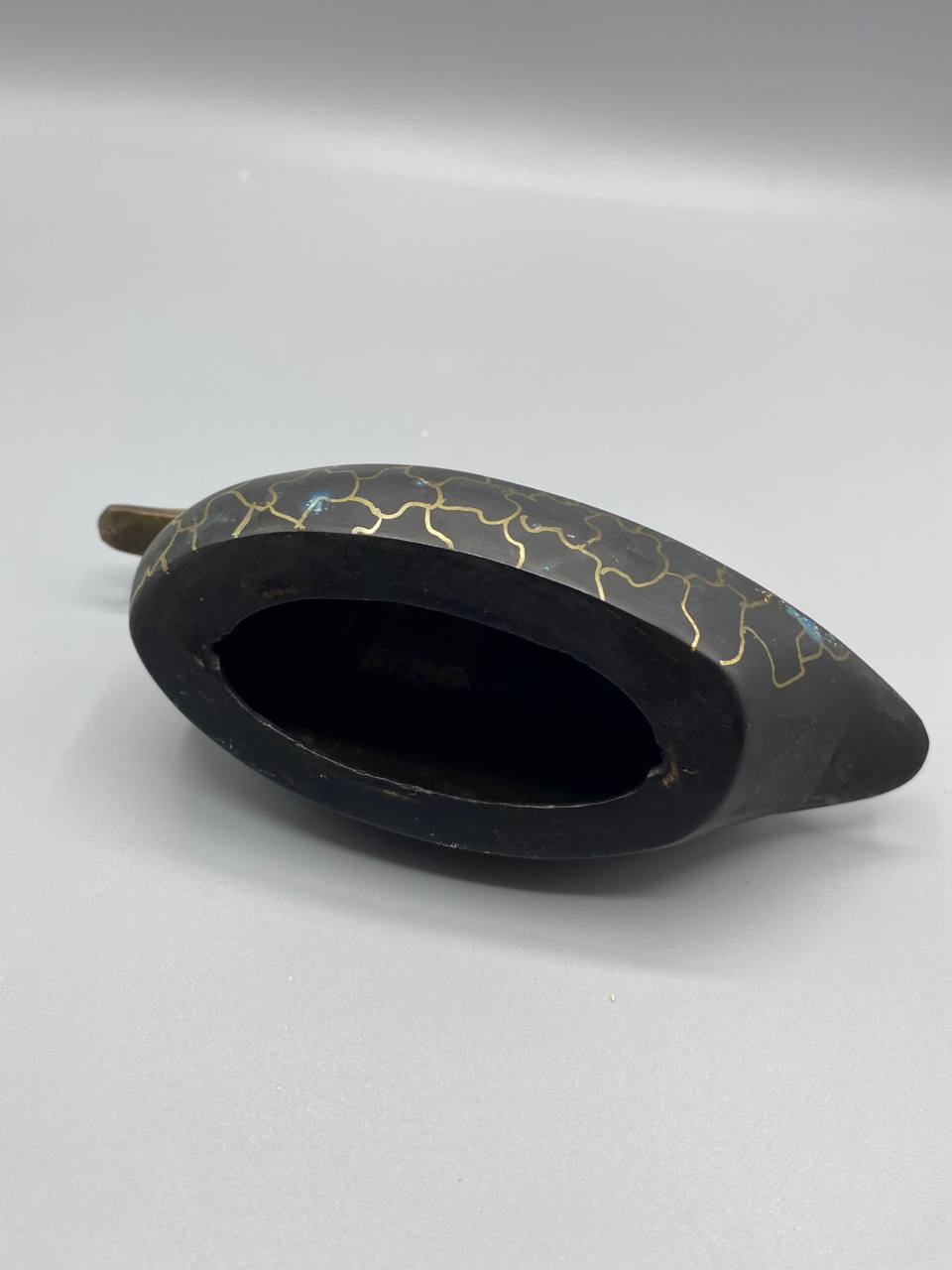 Canard stylisé métal patiné noir doré – dessous cavité
