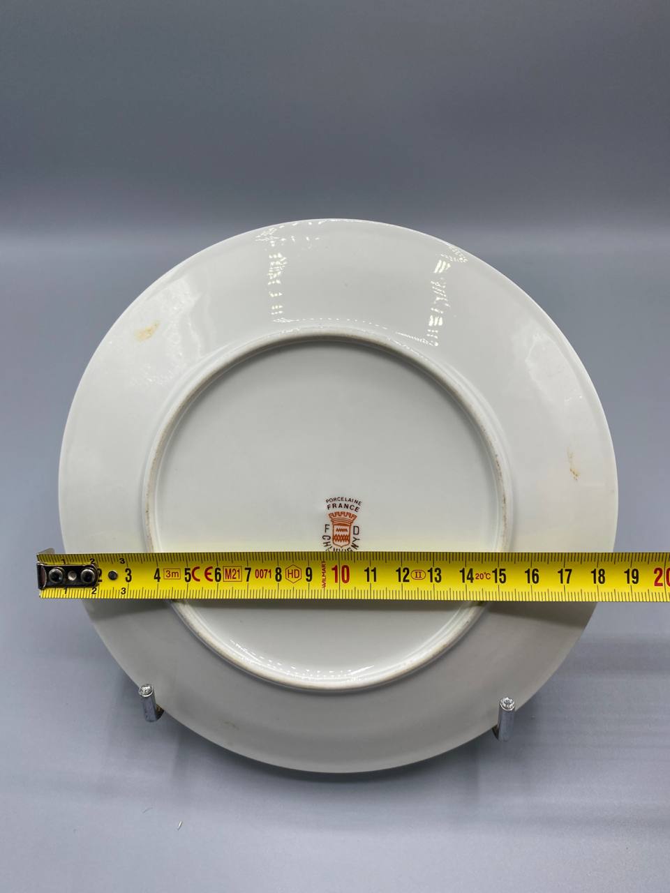 Assiette porcelaine Chauvigny – revers poinçon et diamètre 20 cm