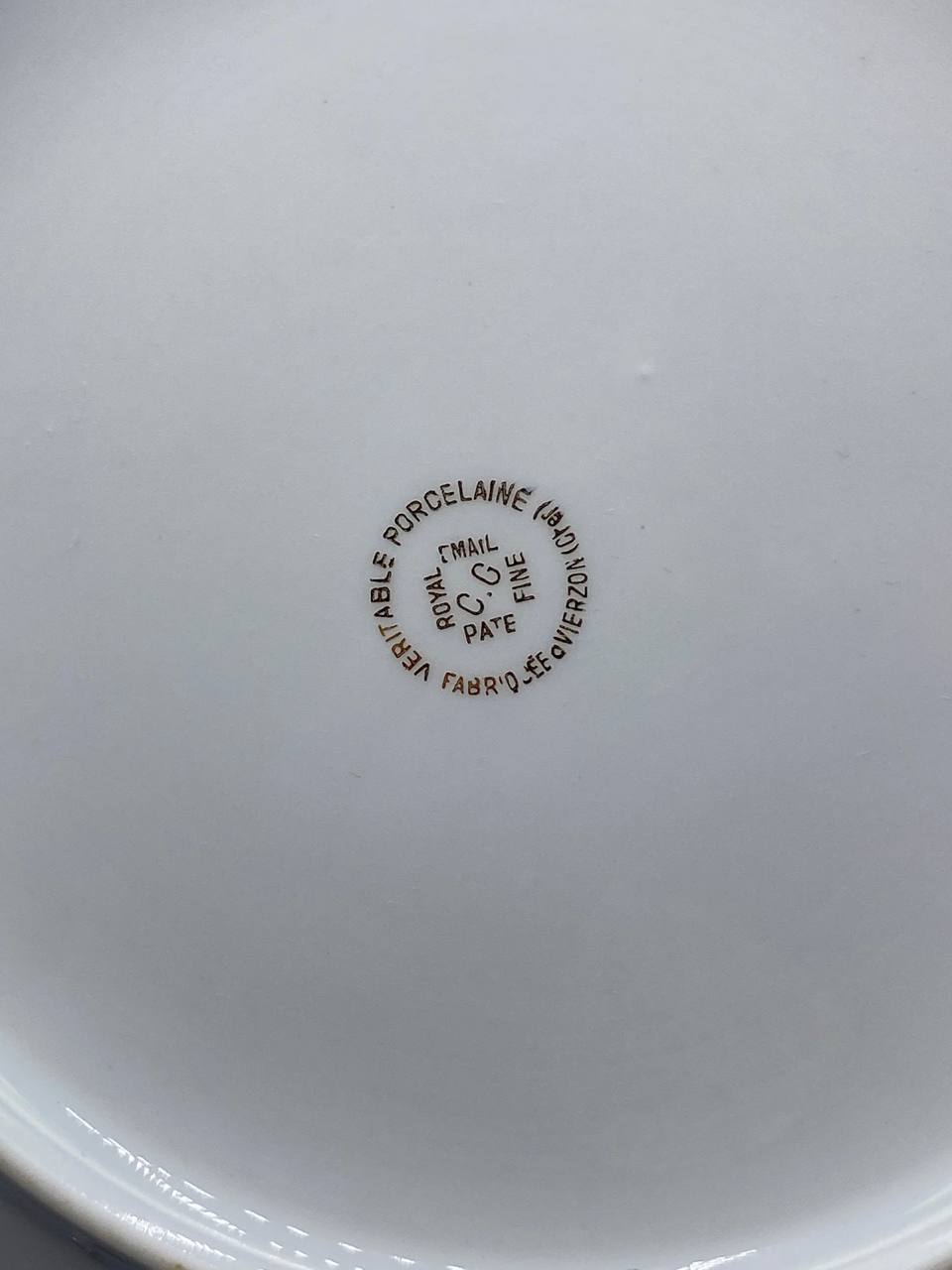 Marque au dos C.C. Vierzon Véritable Porcelaine Royal Email Pâte Fine