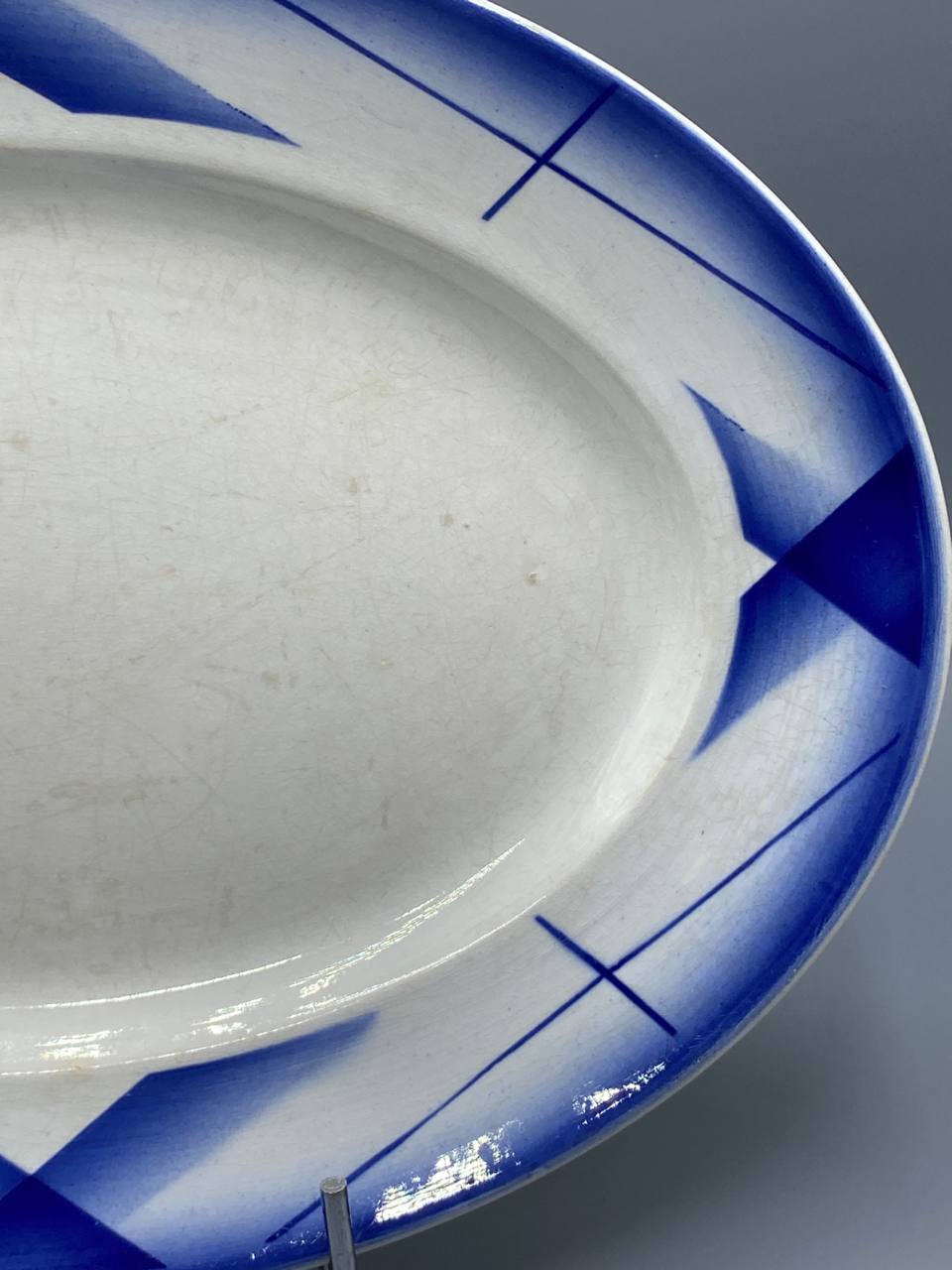 Détail croisillons bleu cobalt aile ovale Digoin Artix