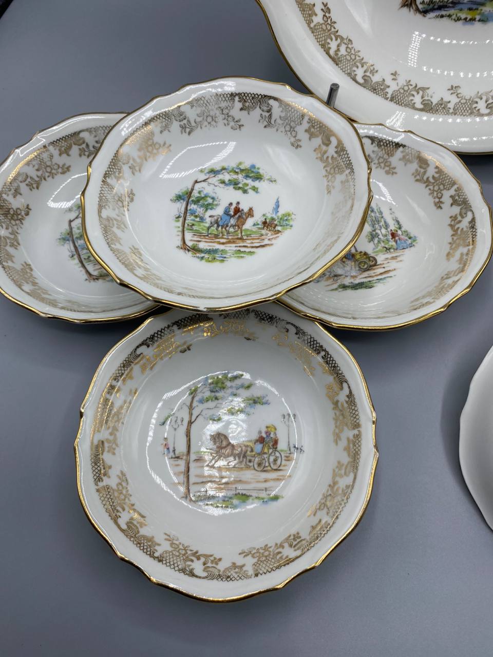 Coupelles porcelaine CD scènes équestres cavalier attelage