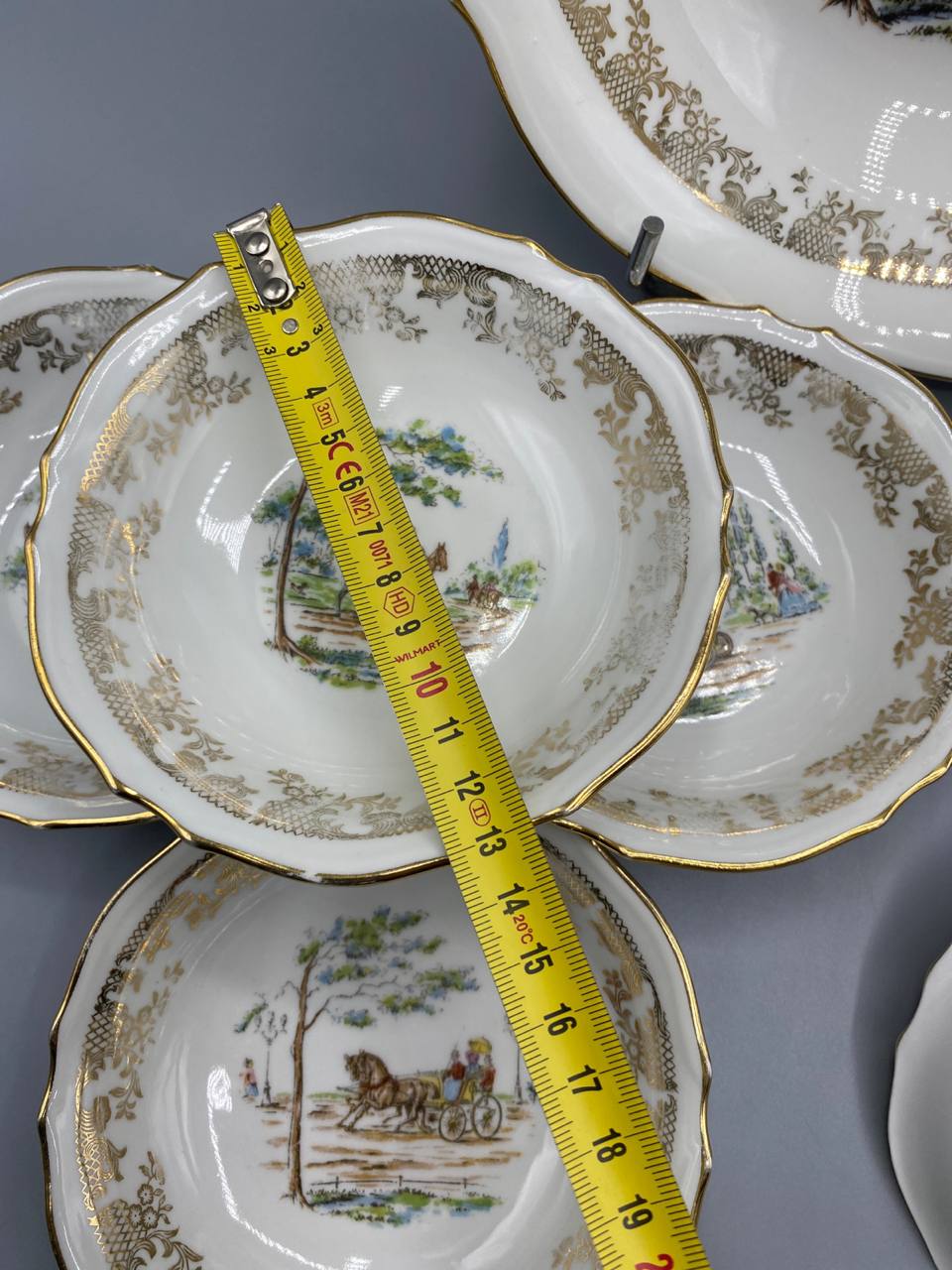 Diamètre 13 cm coupelles porcelaine CD scènes équestres