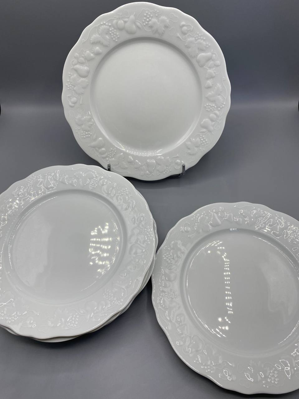 6 assiettes porcelaine Limoges blanche marli festonné fruits en relief