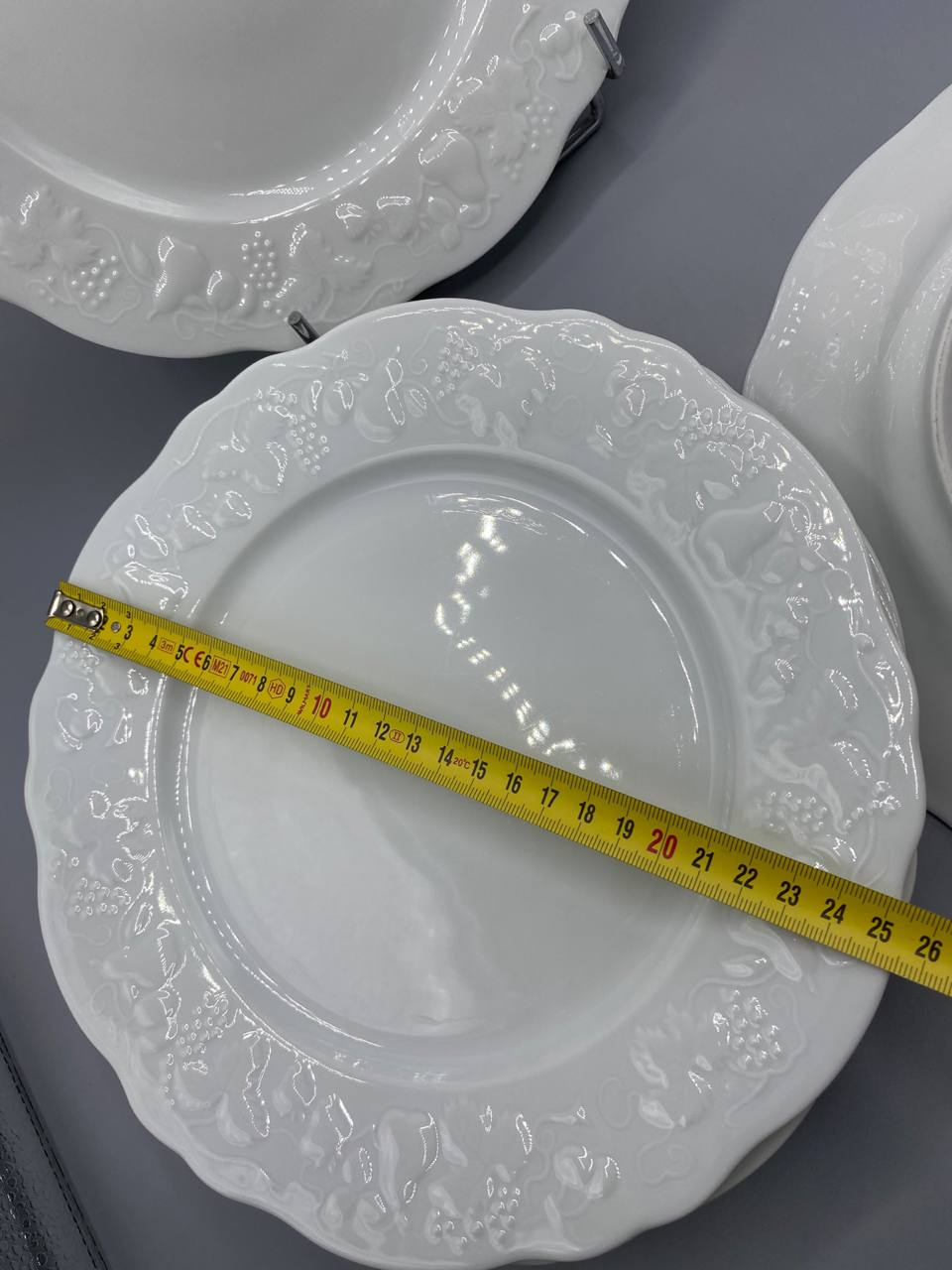 Diamètre 26 cm assiette porcelaine Limoges blanche marli fruits relief