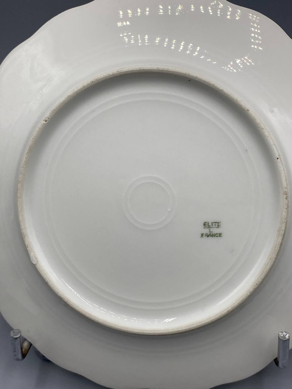Assiette à dessert porcelaine Elite France, tampon au dos