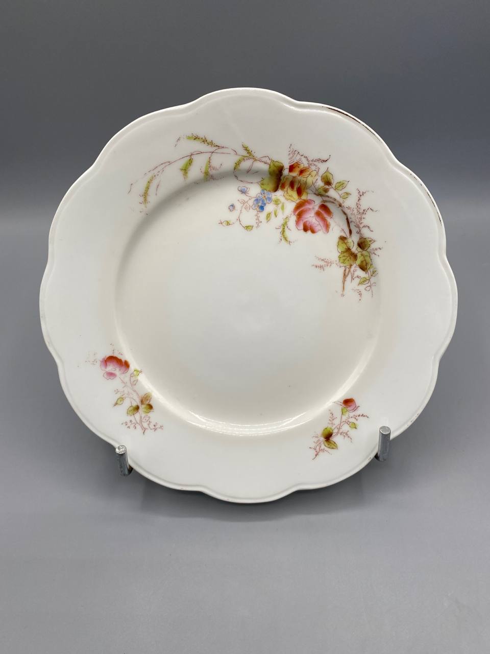 Assiette à dessert porcelaine Limoges Ahrenfeldt, décor floral roses