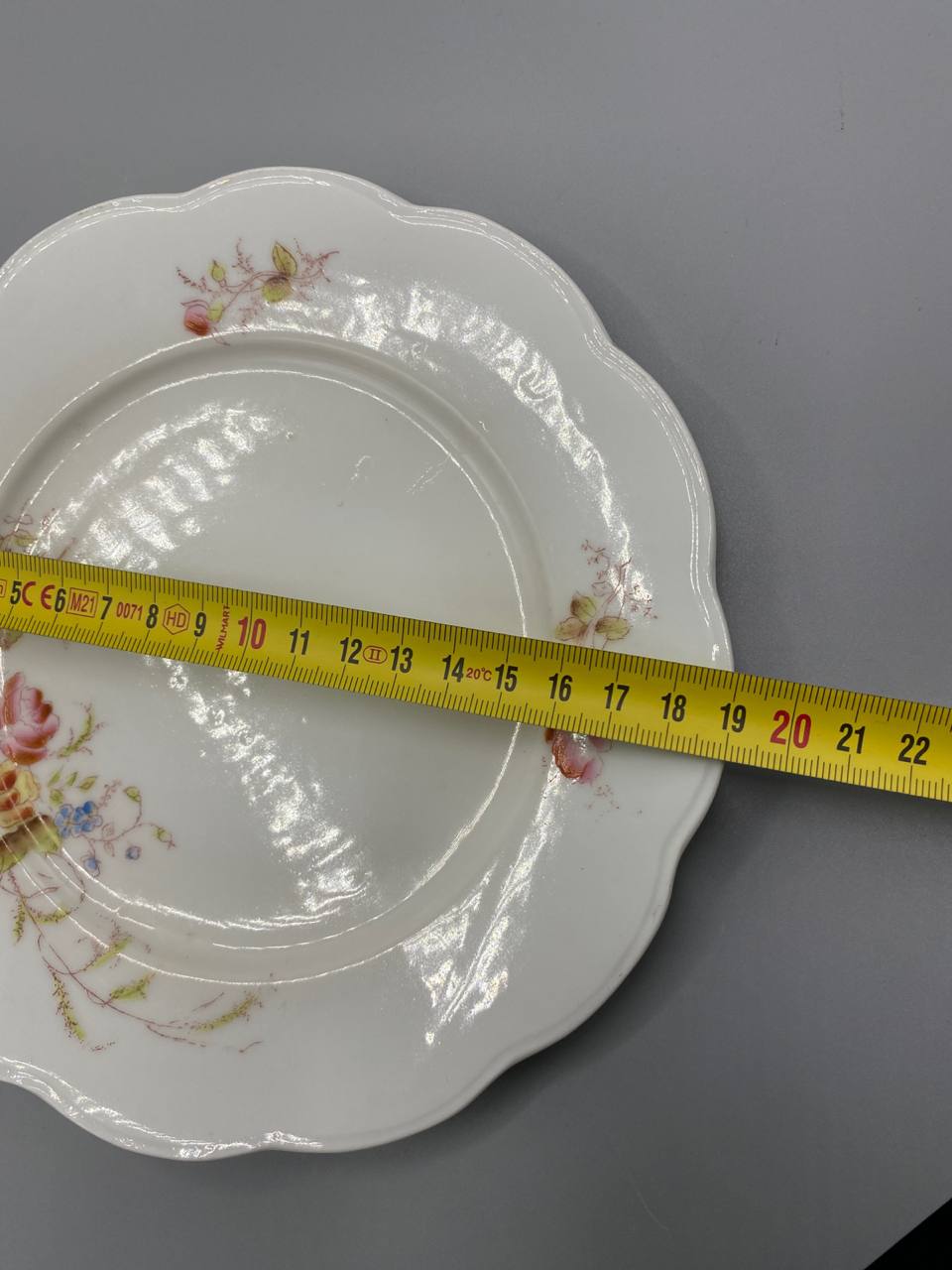 Assiette à dessert porcelaine Limoges Ahrenfeldt, diamètre 22 cm