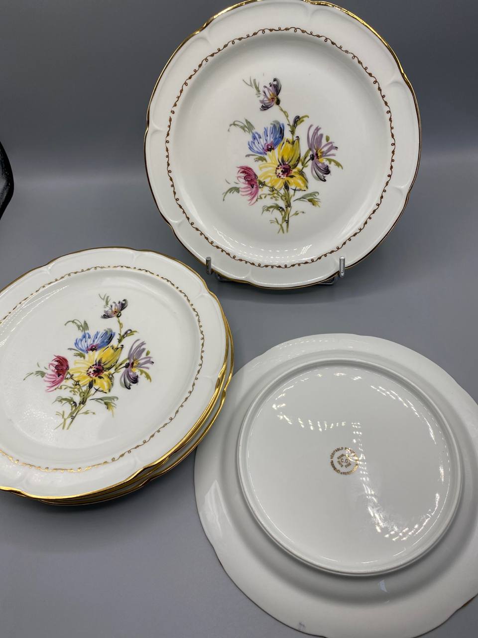 5 assiettes plates porcelaine Royal C.G. Vierzon, vue ensemble et tampon au dos