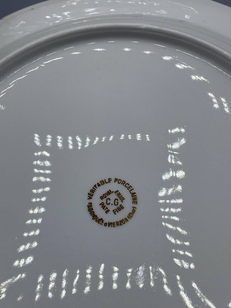 Tampon au dos Royal C.G. Véritable Porcelaine Pâte Fine Vierzon Cher