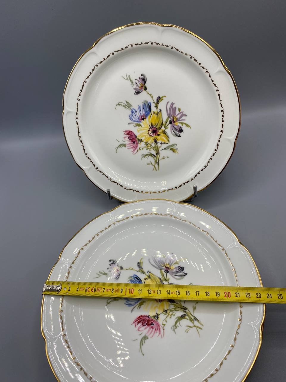 5 assiettes plates porcelaine Royal C.G. Vierzon, diamètre 22 cm