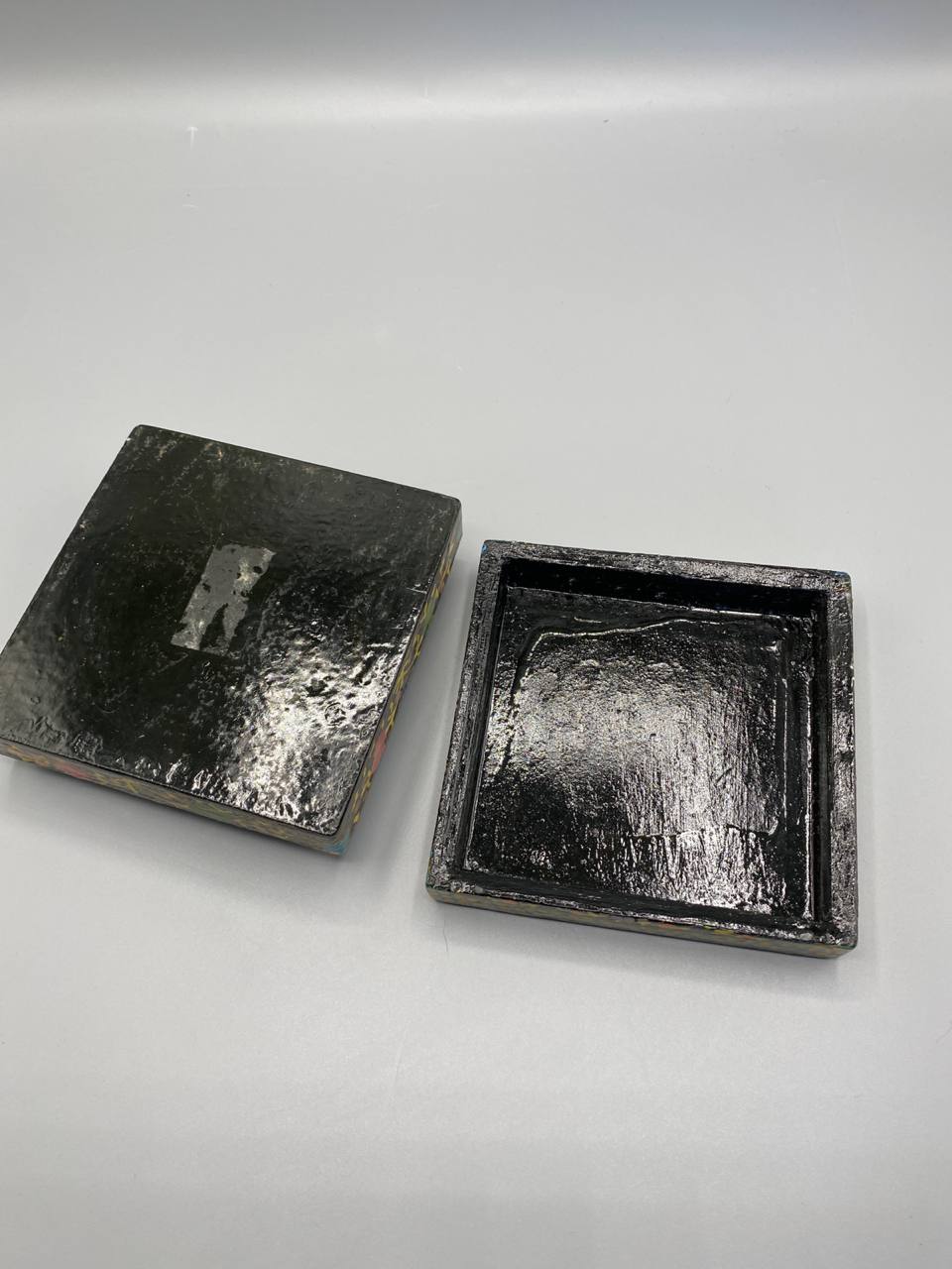 Coffret bois laqué – intérieur laqué noir, couvercle ouvert
