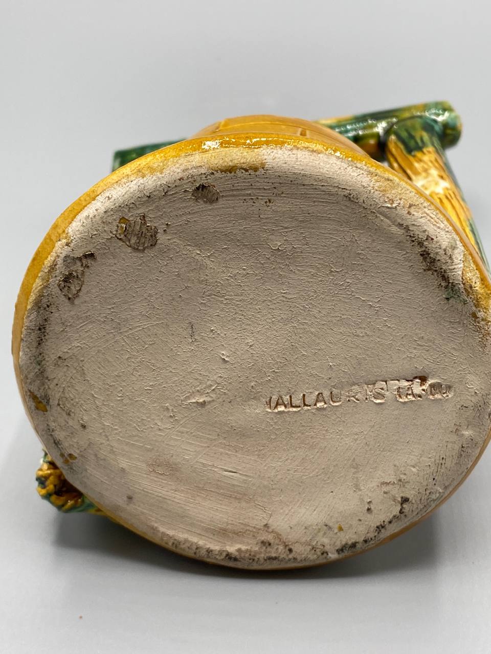 Puits décoratif Vallauris barbotine – vue de hauteur avec mètre, environ 14 cm