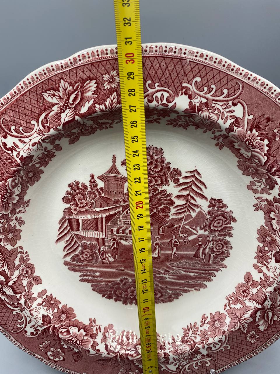Grand plat creux Avon Cottage – vue de diamètre avec mètre, environ 31 cm