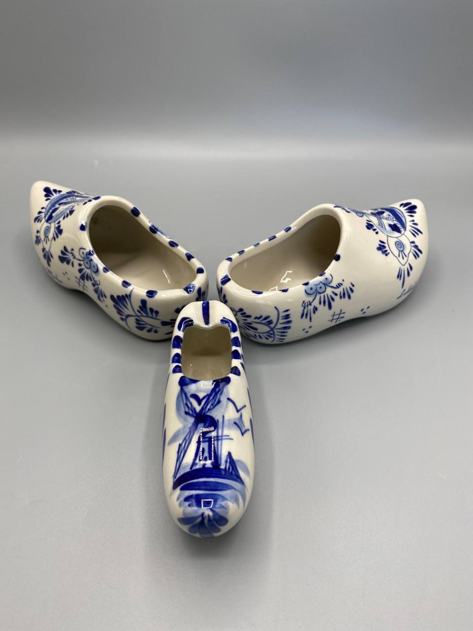 3 sabots céramique Delft Blue – vue de dessus, intérieur creux cendrier vide-poche