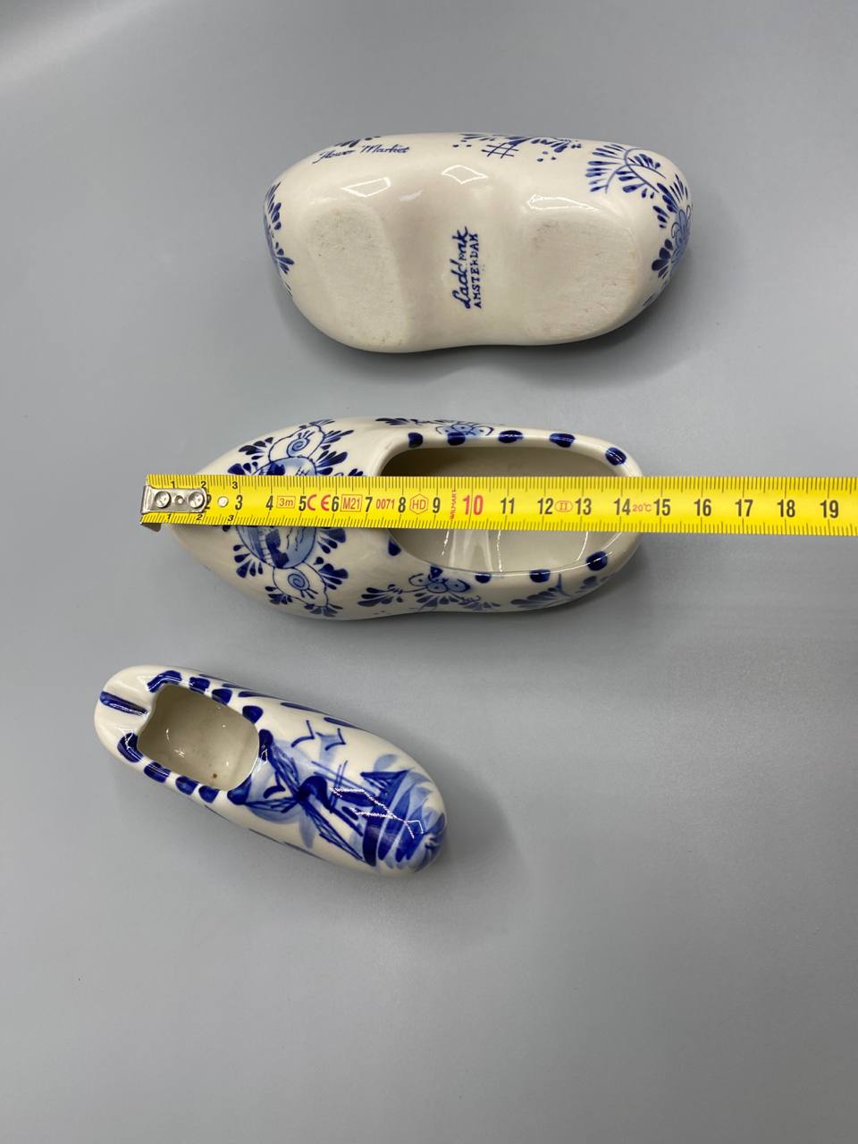 Grand sabot Delft Blue Laddrak – vue avec mètre, longueur environ 14 cm