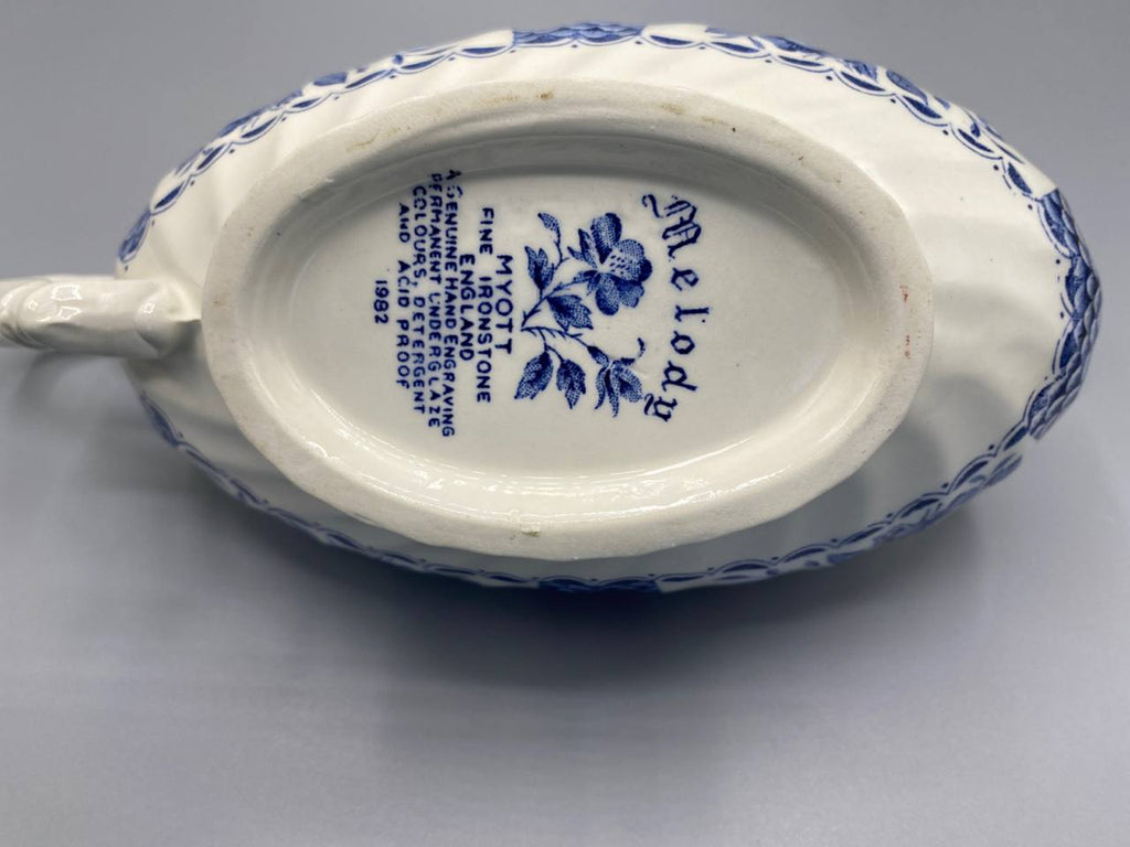 Saucière Myott Melody – vue de longueur avec mètre, environ 20 cm