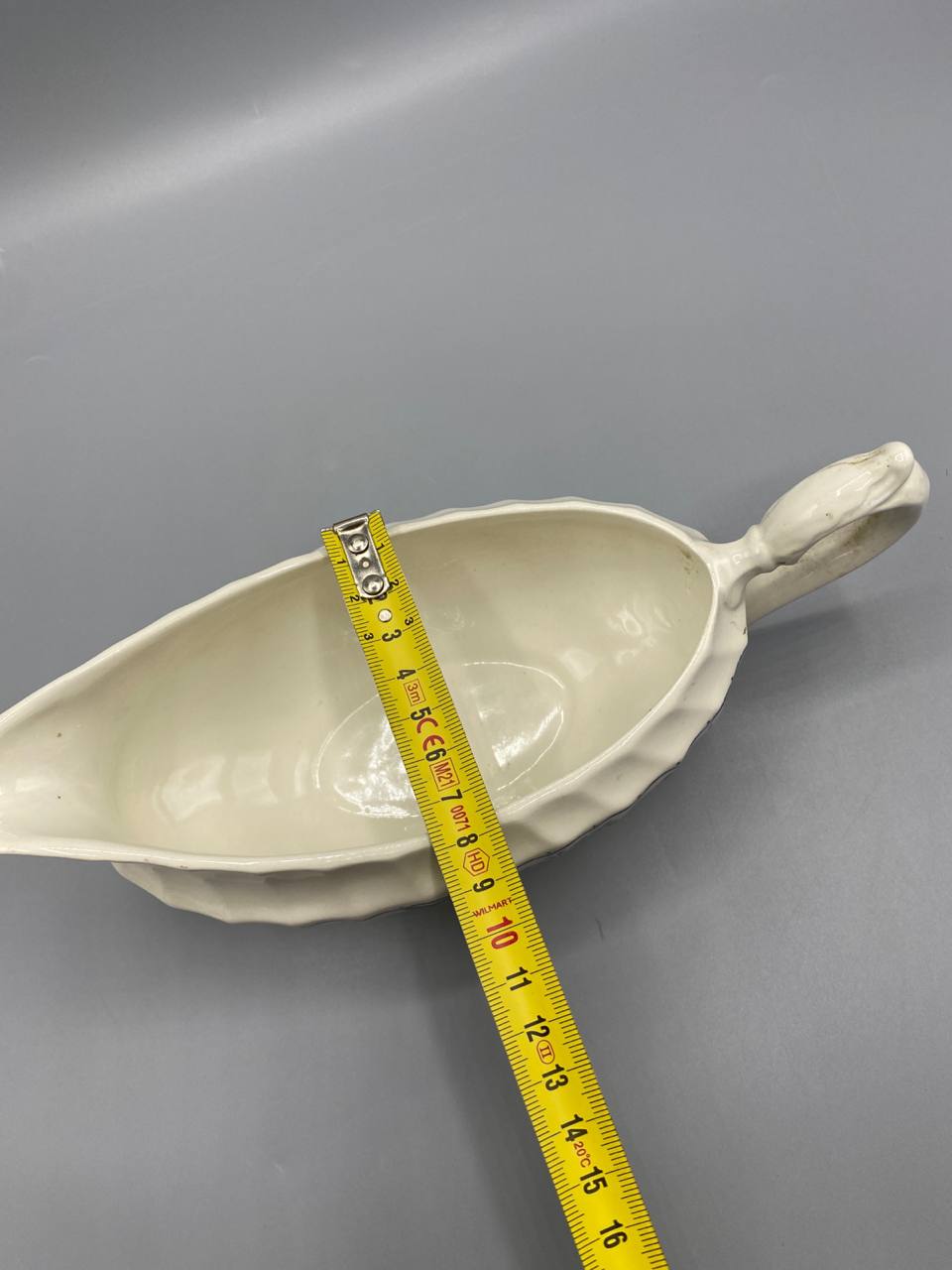Saucière Myott Melody – vue de hauteur avec mètre, environ 9 cm