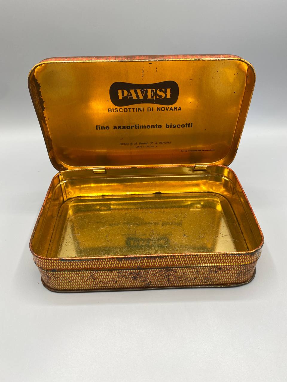 Boîte Pavesi – intérieur ouvert, marquage Pavesi Biscottini di Novara fine assortimento biscotti