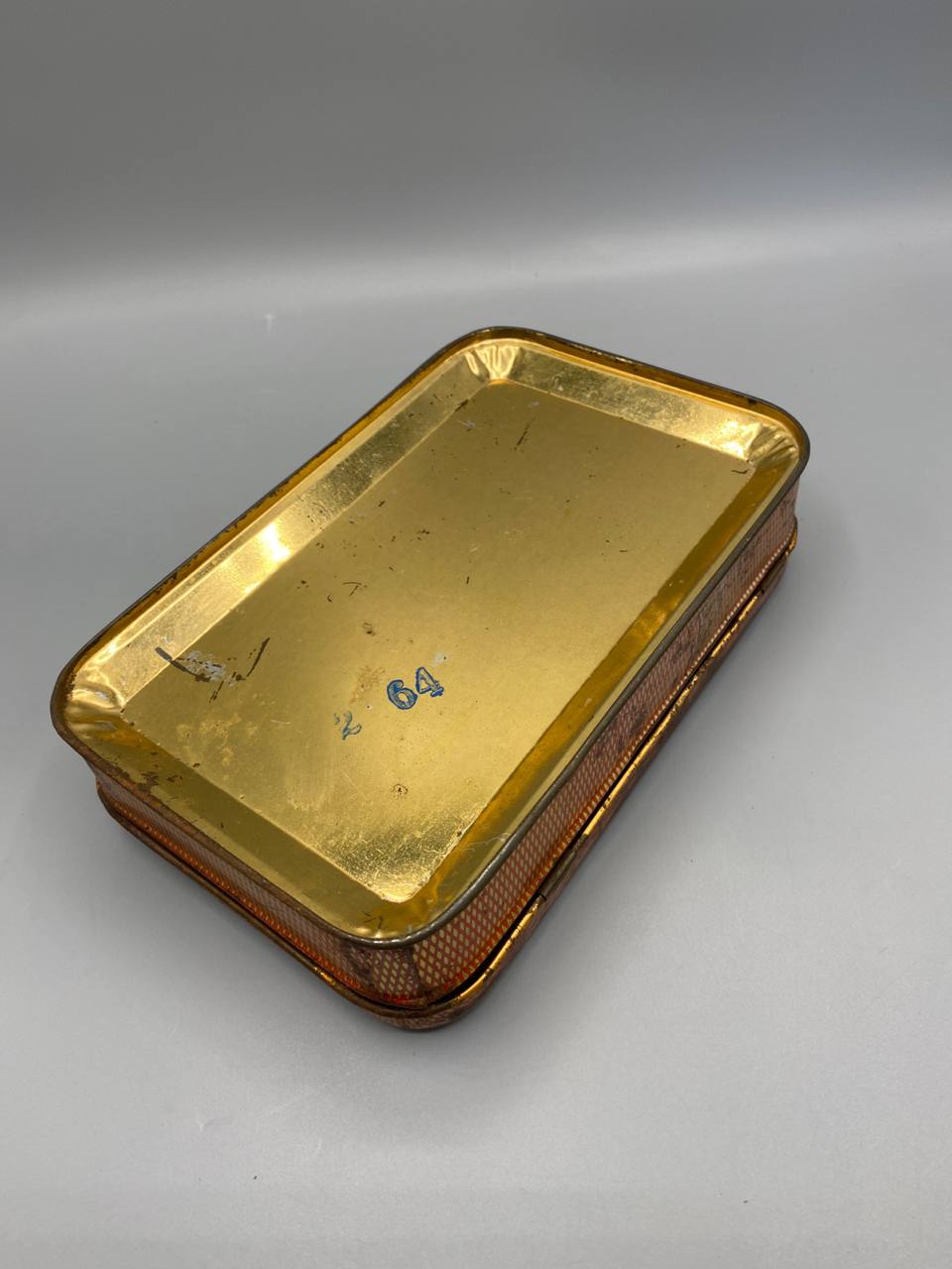 Boîte Pavesi – fond avec estampille 64, année de fabrication 1964