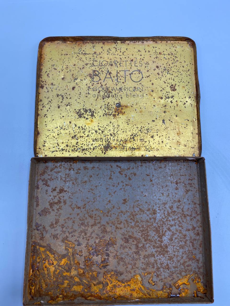 Boîte cigarettes Balto – intérieur ouvert, marquage Goût Américain American Blend Régie Française