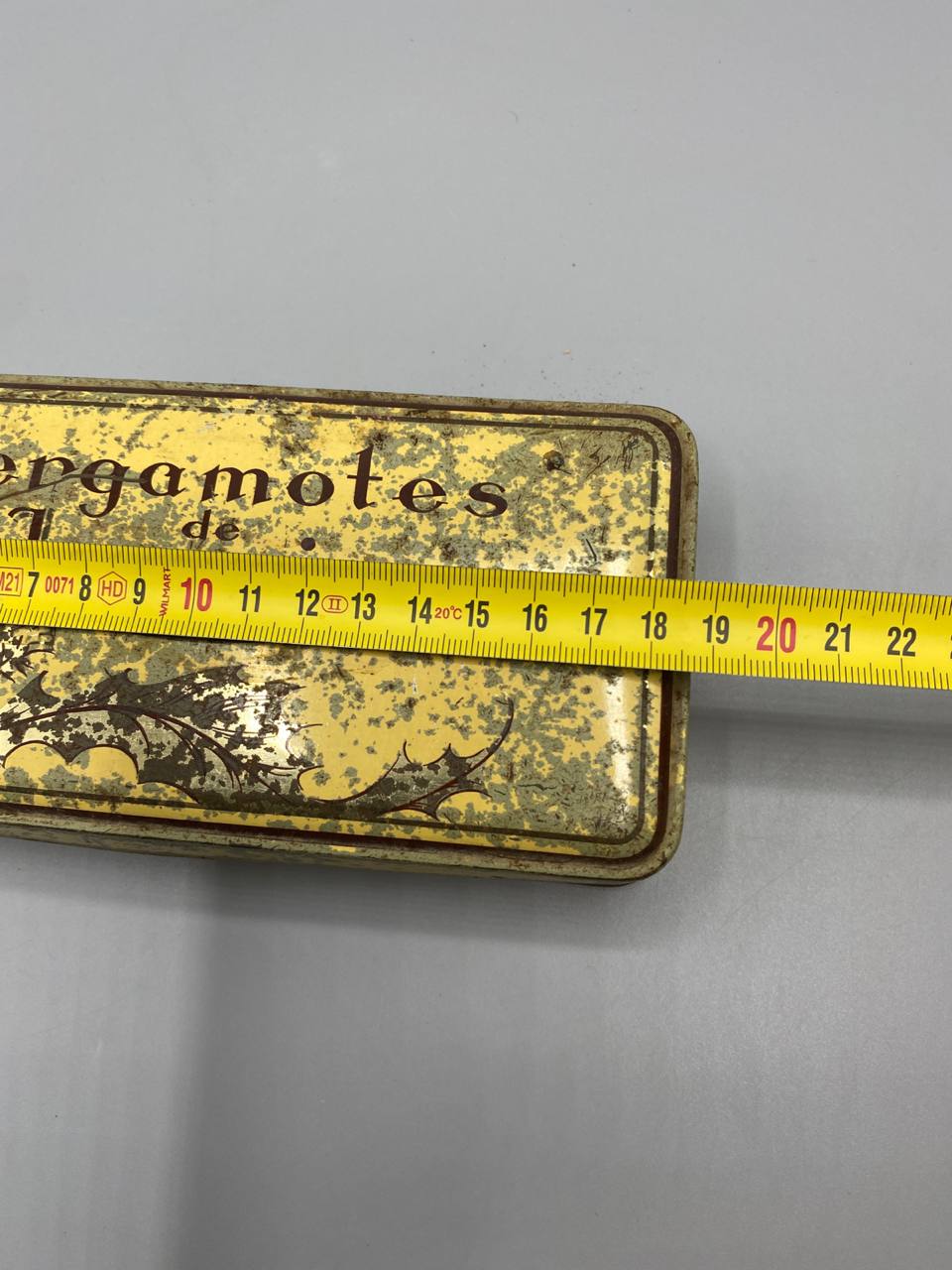Boîte Bergamotes de Lorraine – vue avec mètre, longueur environ 22 cm