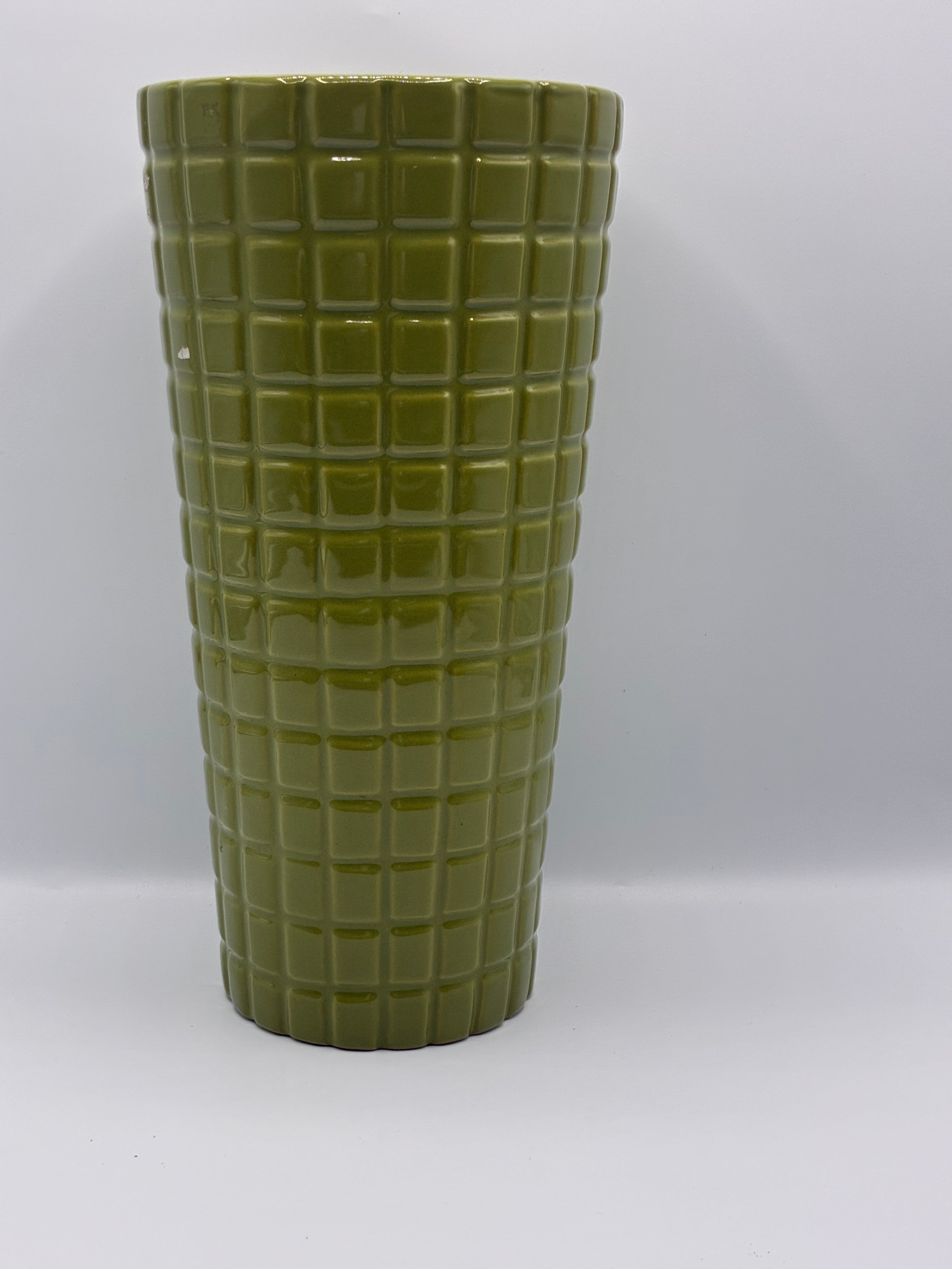 Grand vase vintage vert olive texturé – Décor damier en relief – Design années 60-70