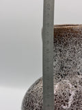 Vase sculpture Acolay – Grès émail volcanique brun et blanc cendré – Forme gourde bilobée