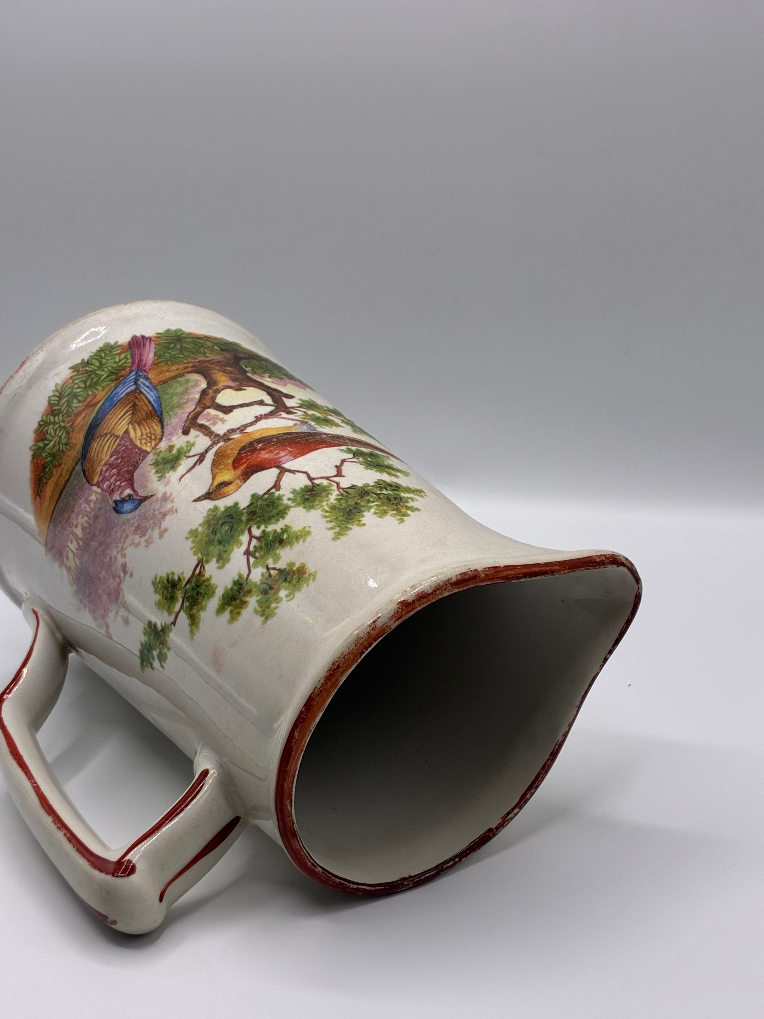 Pichet décoratif en faïence émaillée – Décor oiseaux naturaliste polychrome