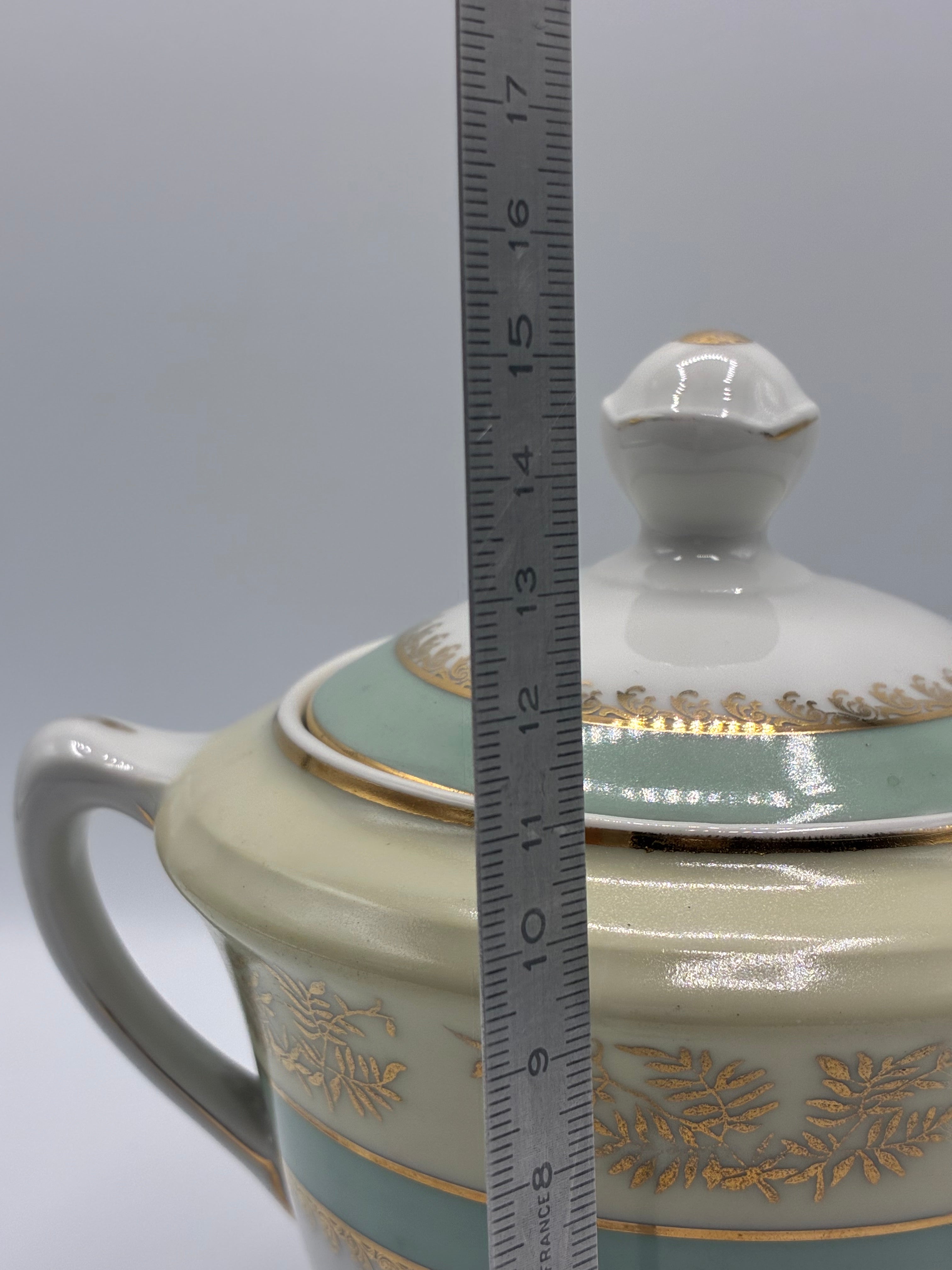 Sucrier ancien en porcelaine de Limoges – Vert céladon, or et bouquet floral – Union Céramique