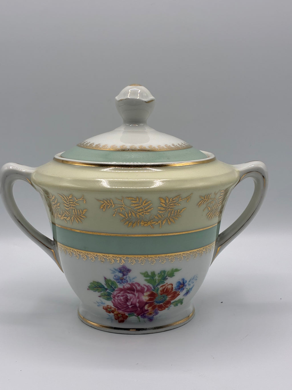 Sucrier ancien en porcelaine de Limoges – Vert céladon, or et bouquet floral – Union Céramique