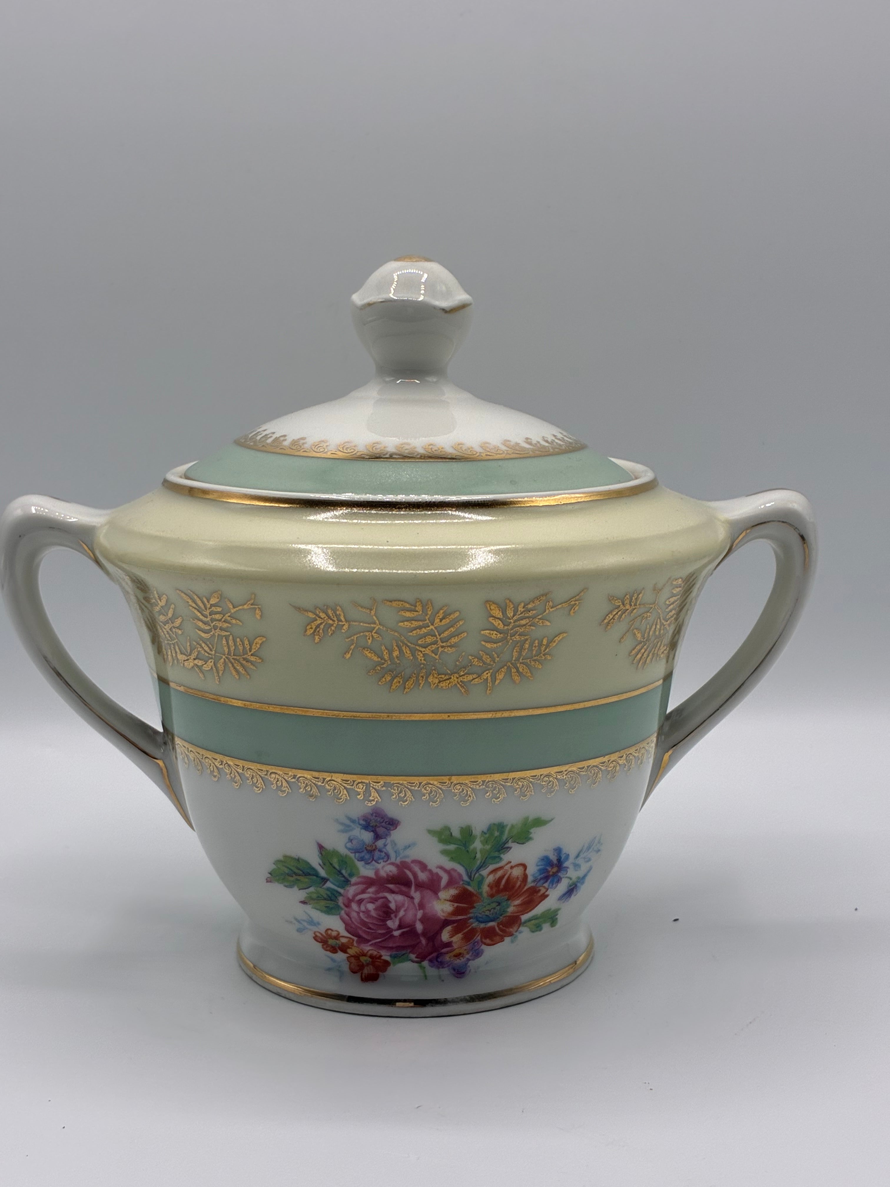 Sucrier ancien en porcelaine de Limoges – Vert céladon, or et bouquet floral – Union Céramique