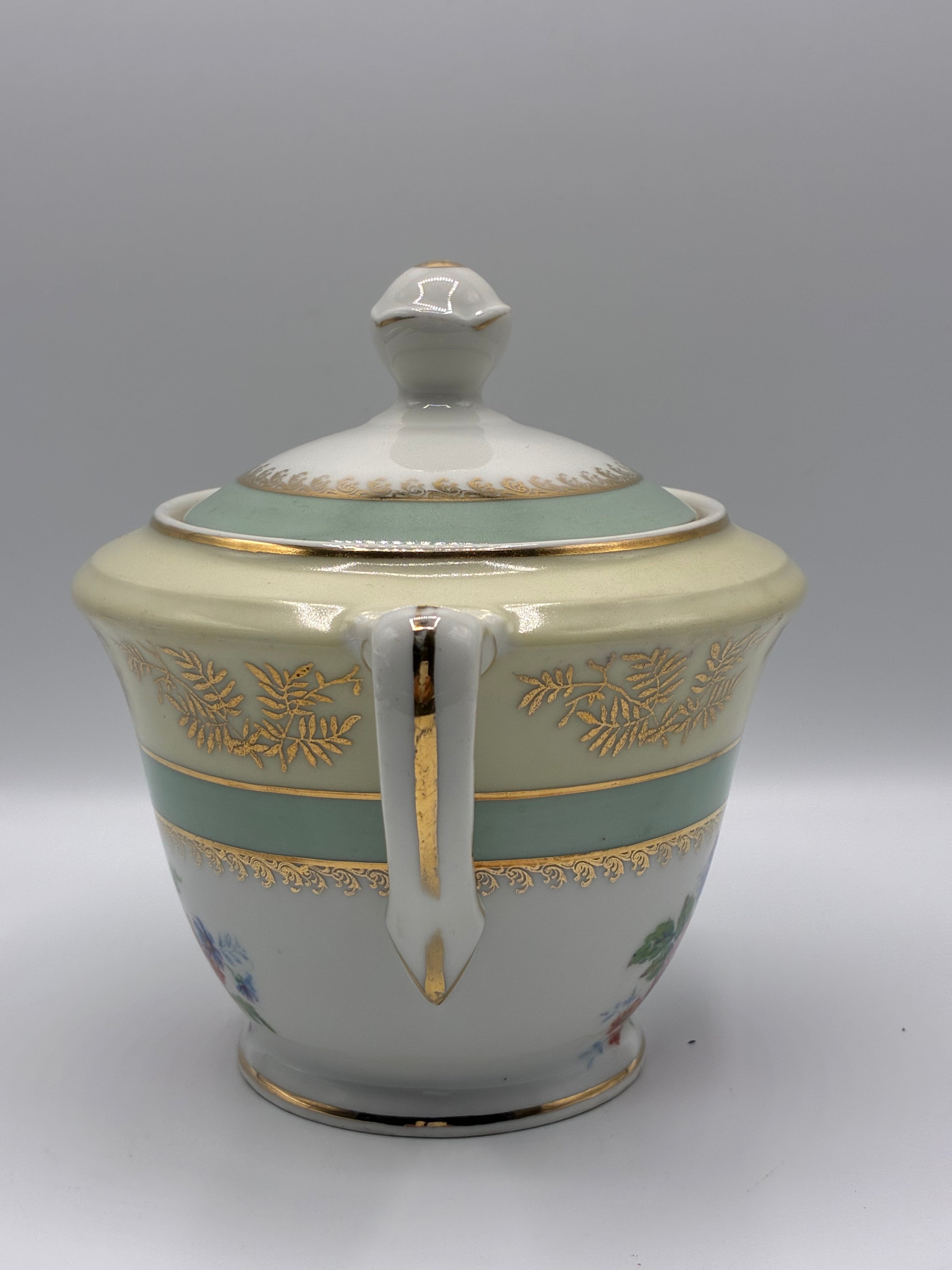 Sucrier ancien en porcelaine de Limoges – Vert céladon, or et bouquet floral – Union Céramique