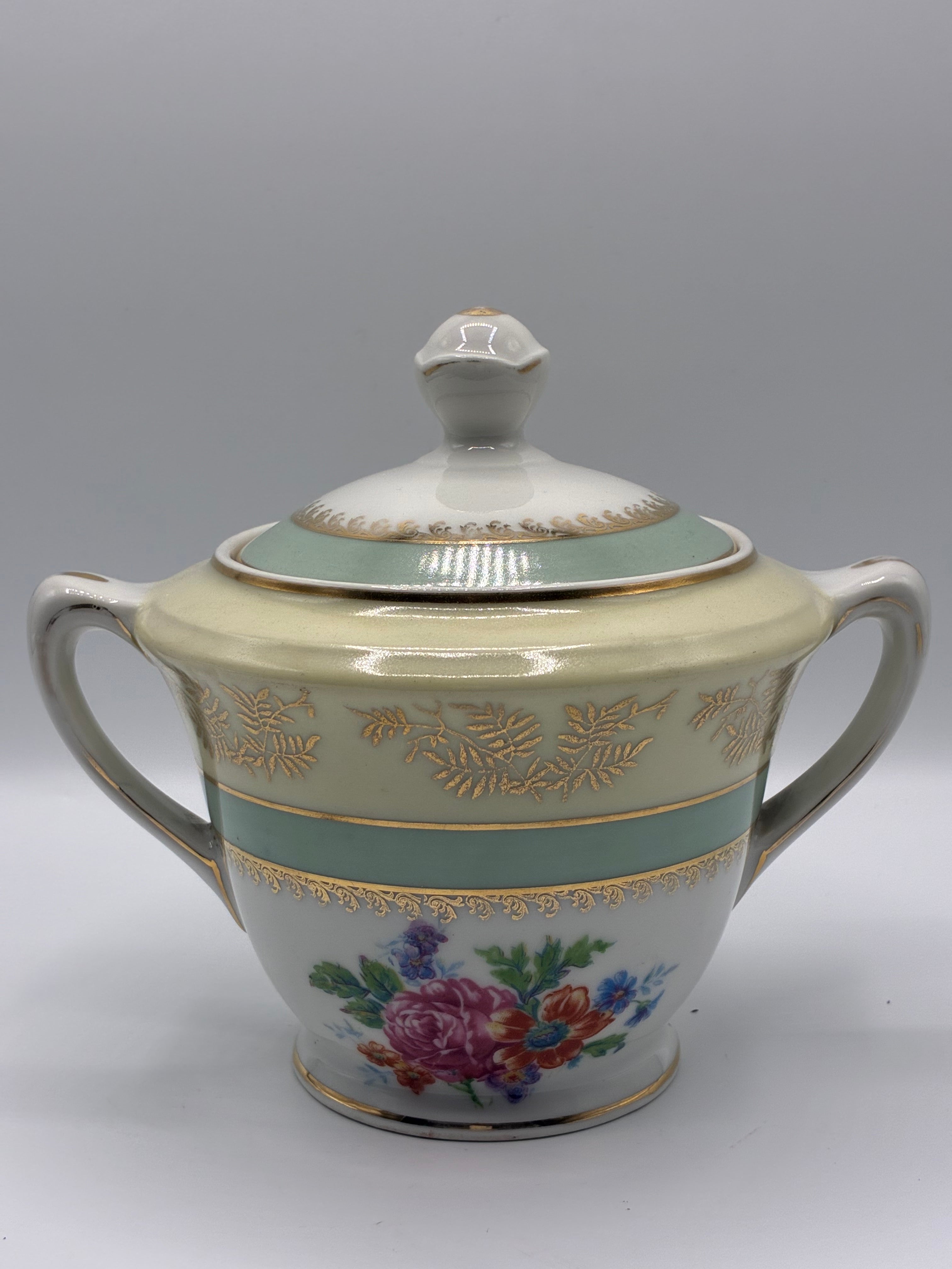 Sucrier ancien en porcelaine de Limoges – Vert céladon, or et bouquet floral – Union Céramique