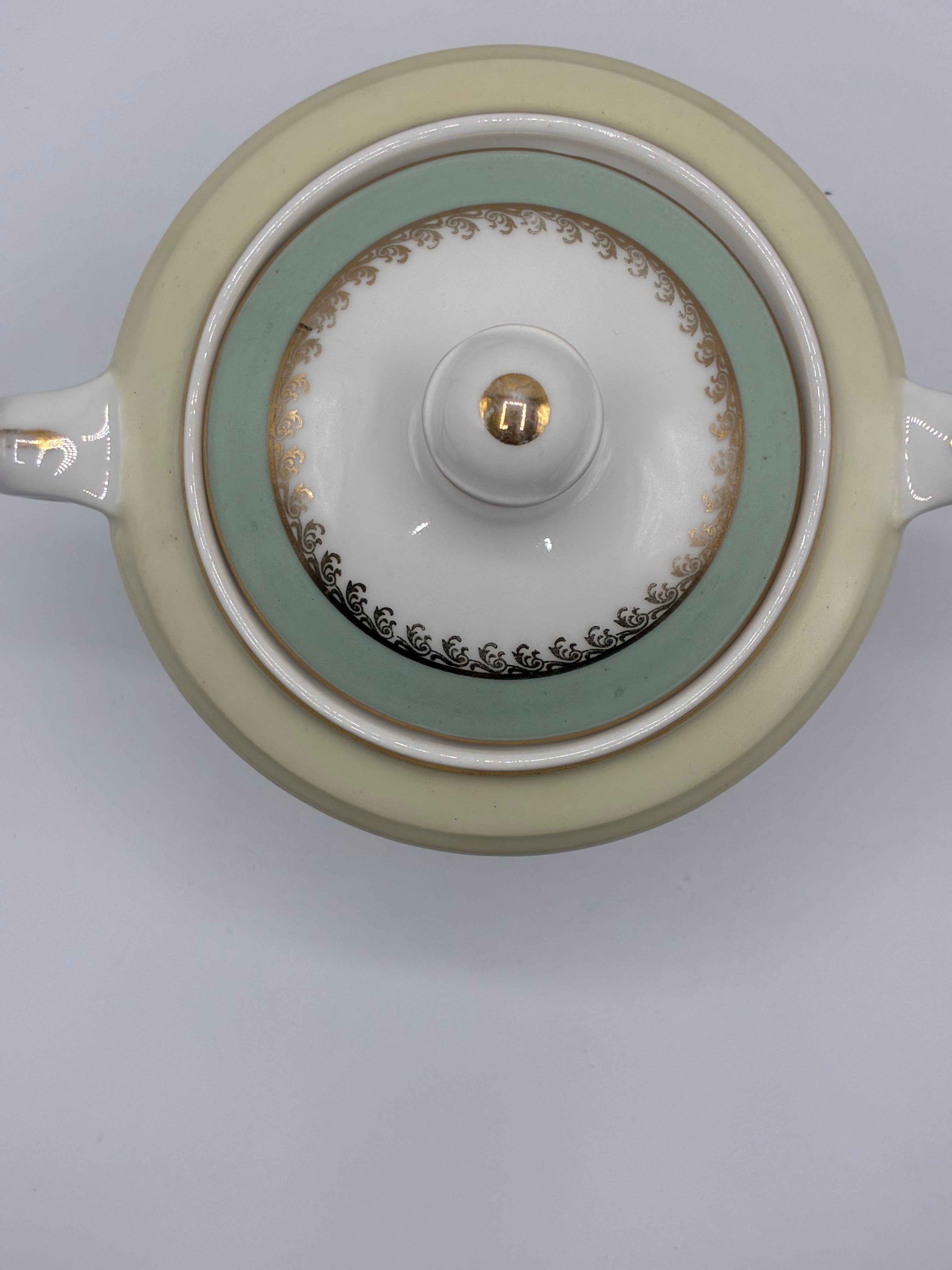 Sucrier ancien en porcelaine de Limoges – Vert céladon, or et bouquet floral – Union Céramique