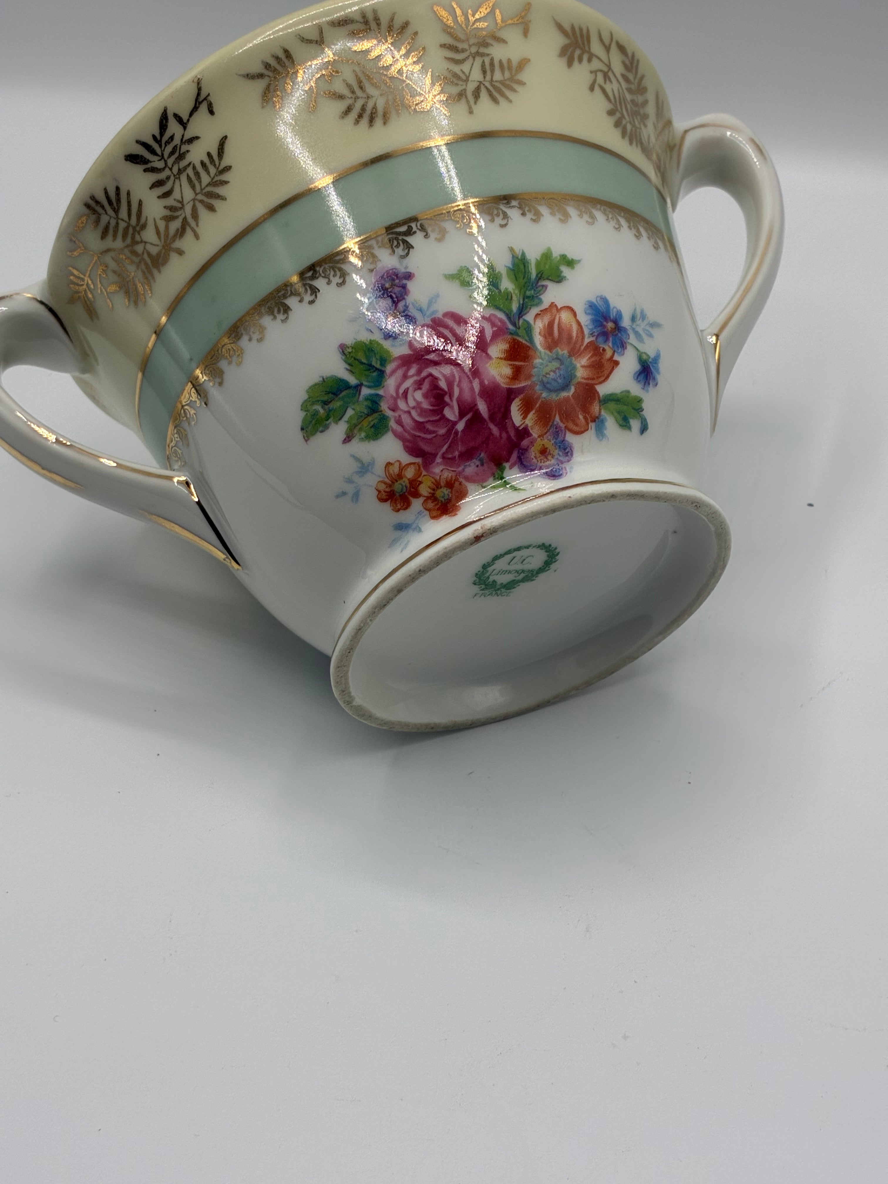 Sucrier ancien en porcelaine de Limoges – Vert céladon, or et bouquet floral – Union Céramique