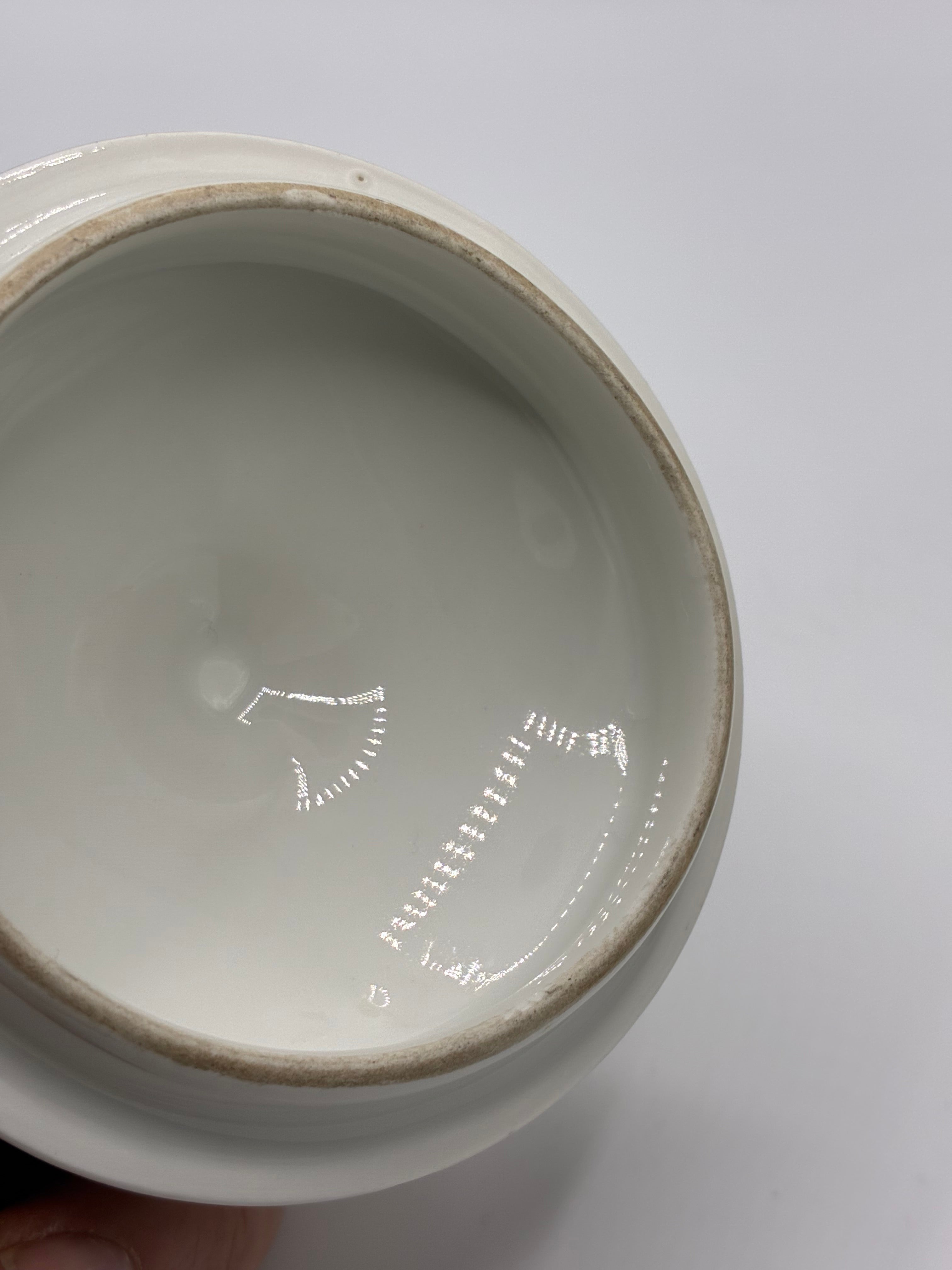 Sucrier ancien en porcelaine de Limoges – Vert céladon, or et bouquet floral – Union Céramique