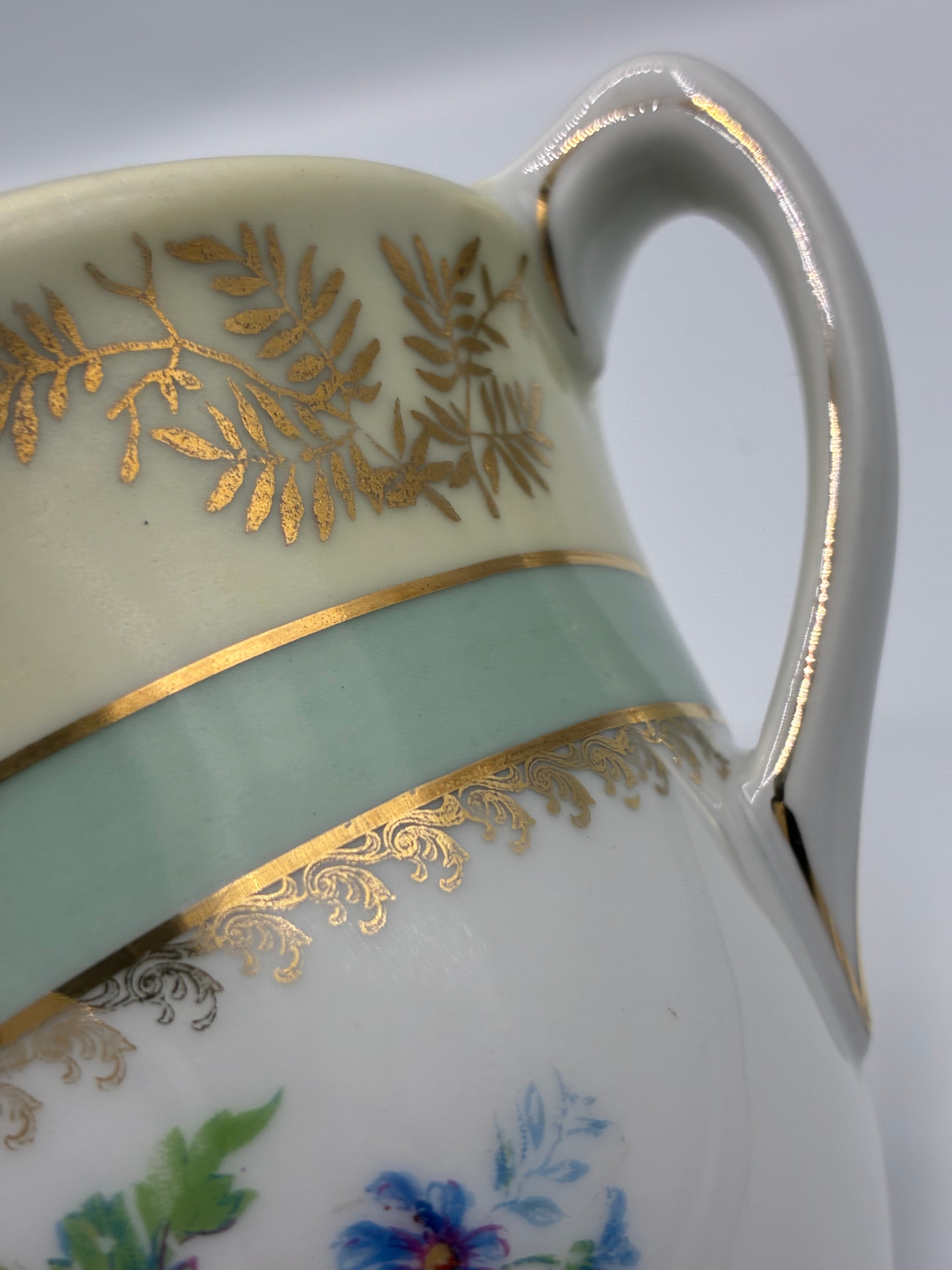 Sucrier ancien en porcelaine de Limoges – Vert céladon, or et bouquet floral – Union Céramique