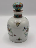 Flacon en porcelaine décoré à la main à Chantilly – Style Kakiemon – Bouchon fond écaille vert
