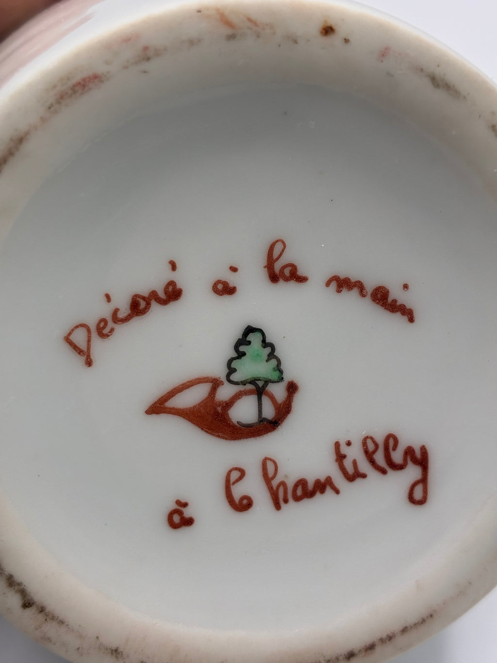 Flacon en porcelaine décoré à la main à Chantilly – Style Kakiemon – Bouchon fond écaille vert