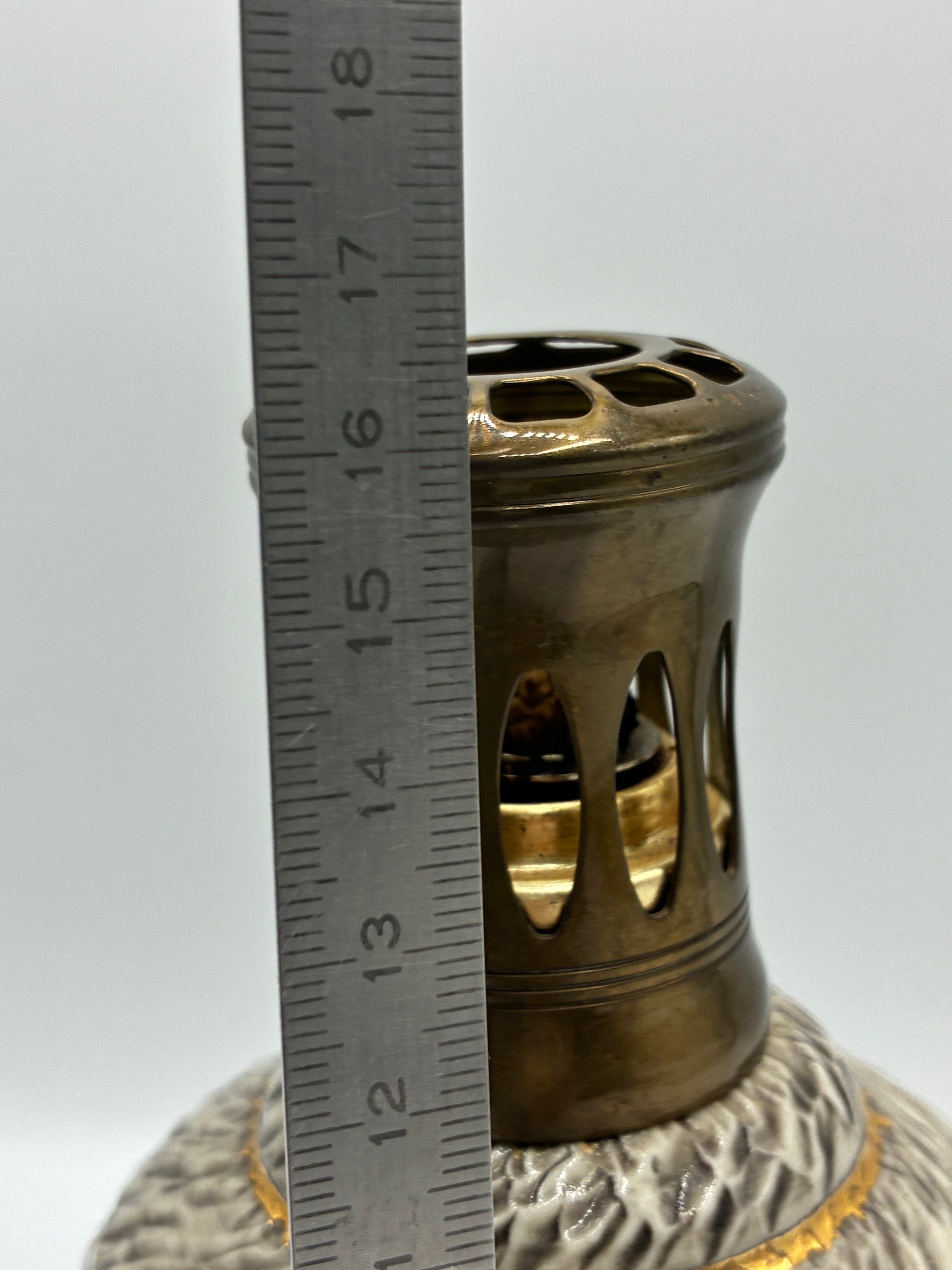 Lampe Berger en grès d'art signée B.O. Breugnot – Décor graphique arabesques dorées – Années 70